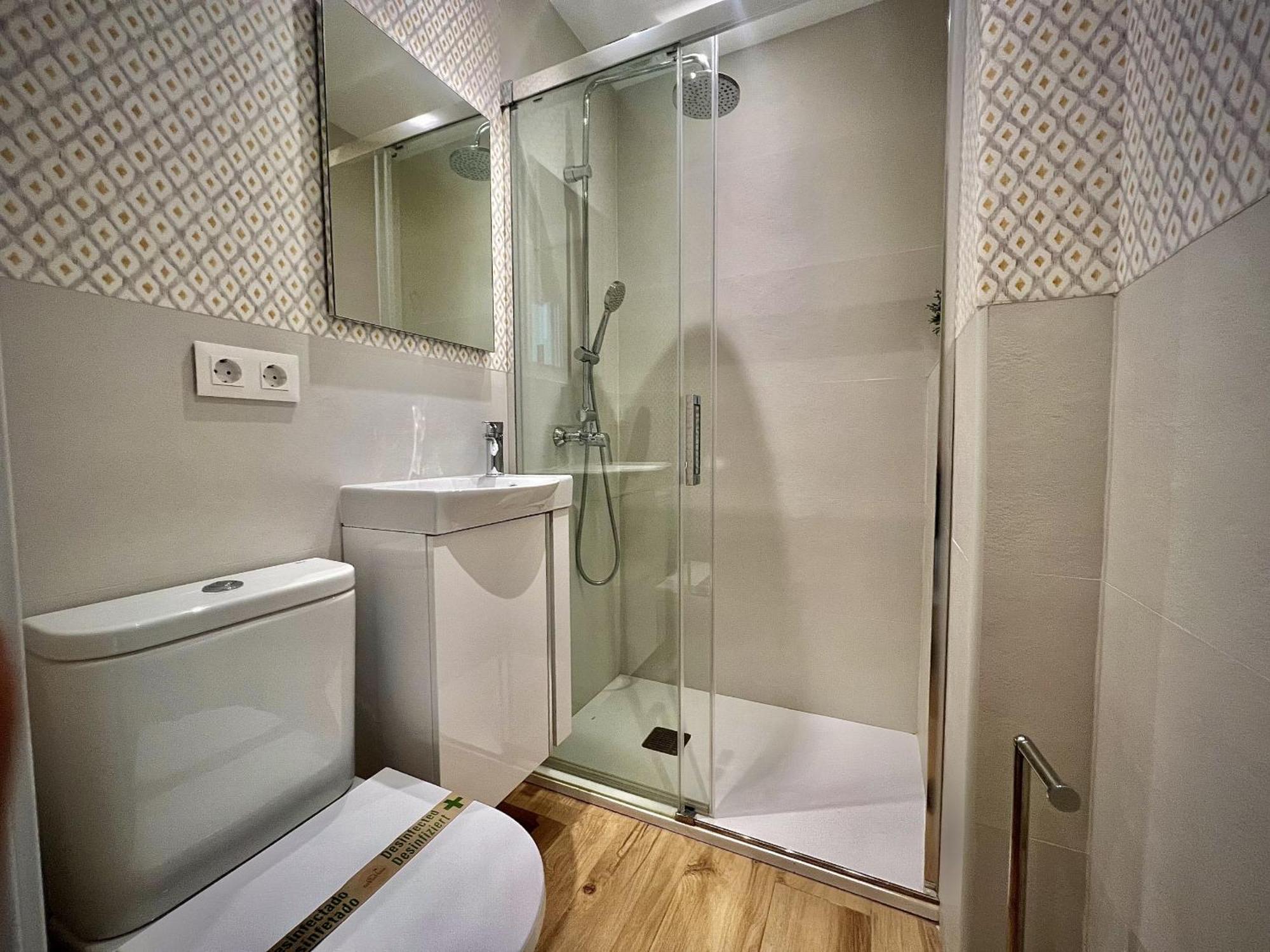 Downtown 45 With Pool By Homing Apartamento